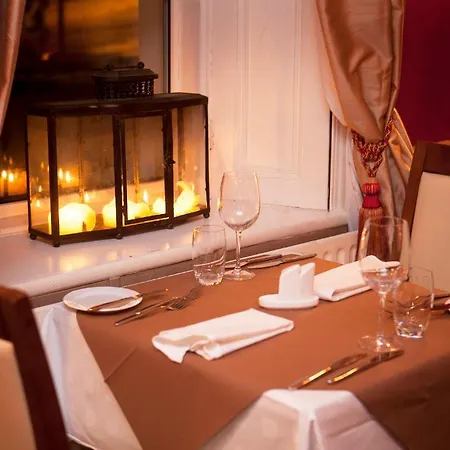 Inn Powerscourt Arms *
