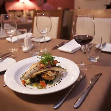 Powerscourt Arms * Enniskerry