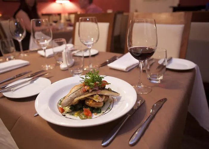 Powerscourt Arms * 恩尼斯凯里